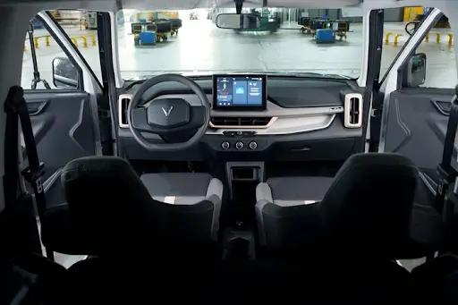 Màn hình xe điện VinFast VF3 bị đơ, đen, không kết nối? Nguyên nhân & cách xử lý